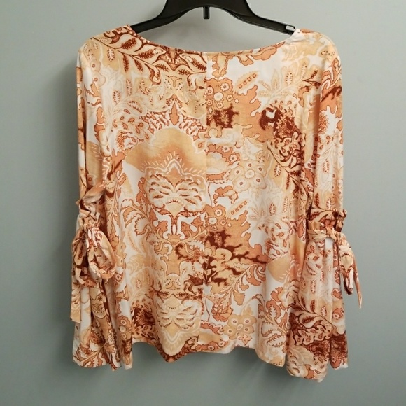 Lauren Conrad Print Bell Sleeve Top in Size Large - Picture 8 of 8